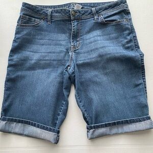 W62 Cuffed Boyfriend Blue Denim Shorts size 10